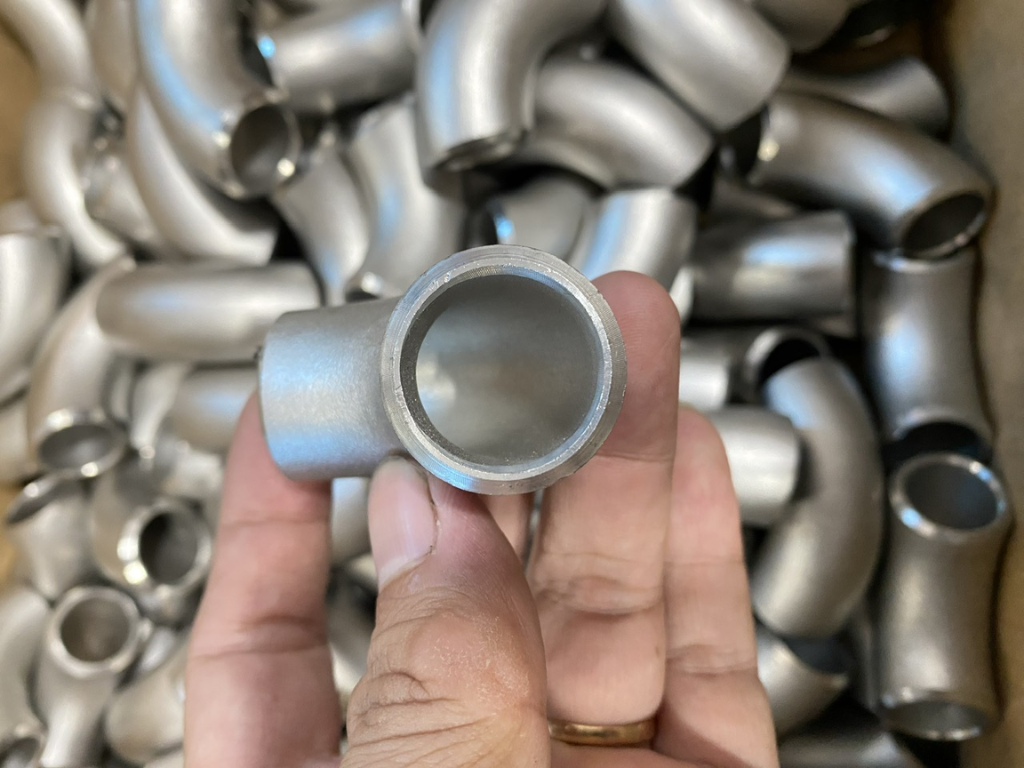 Chếch inox ảnh chụp thực tế