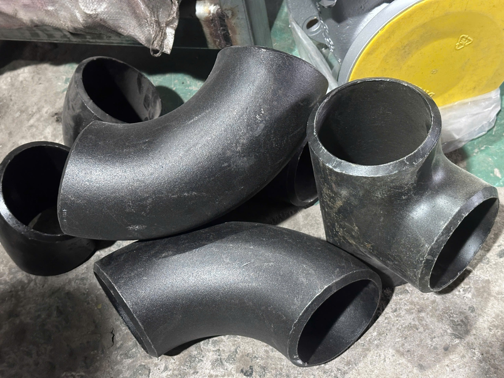 Cút thép sẵn hàng tại kho