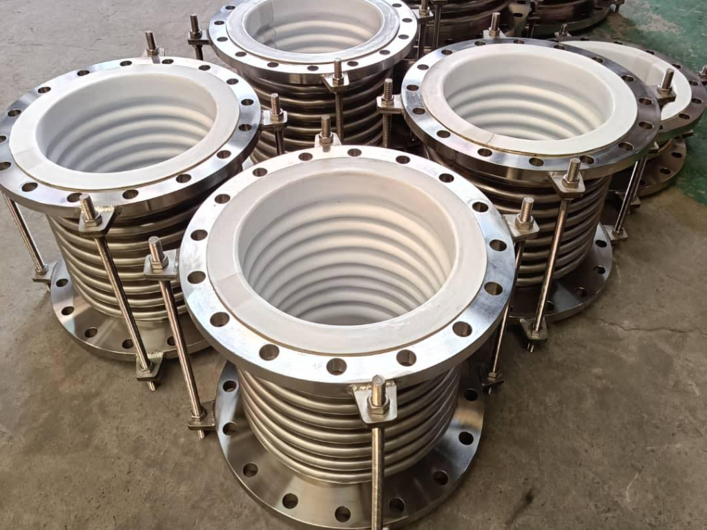 Khớp giãn nở inox hai mặt bích có thanh trống