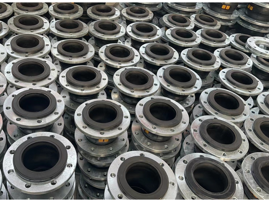 Khớp nối mềm cao su mặt bích ảnh chụp ngay tại kho