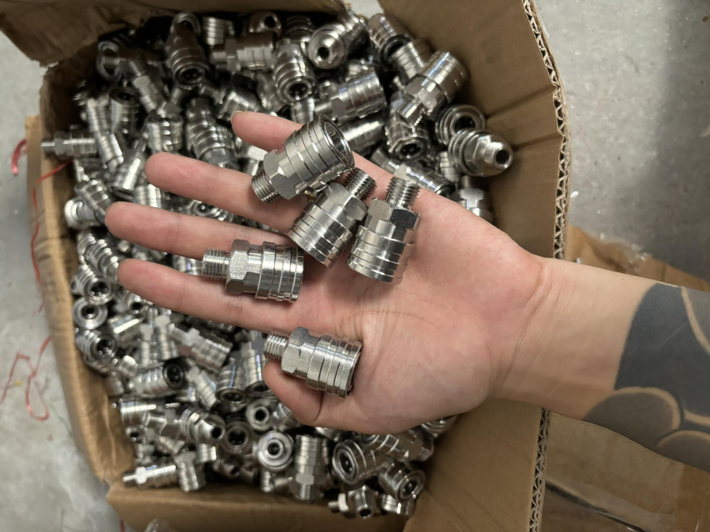 Khớp nối nhanh khí nén inox ảnh chụp thực tế