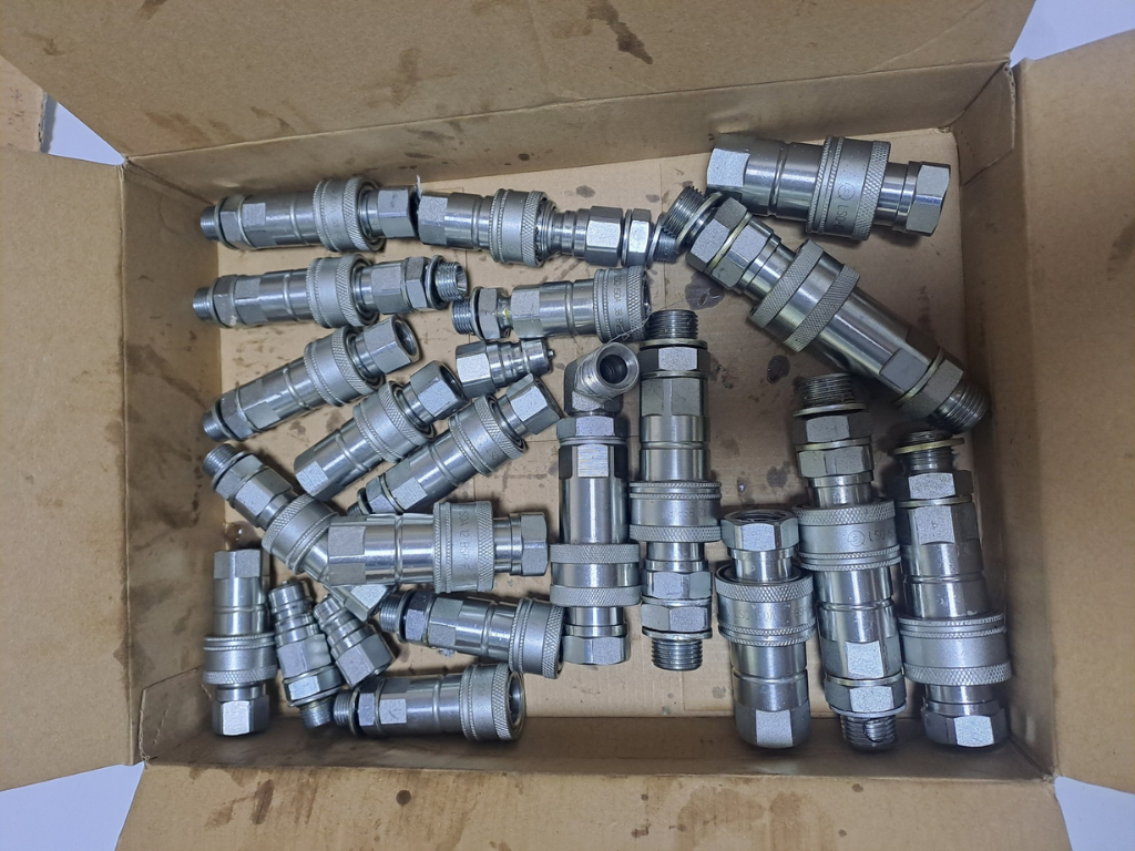 Khớp nối nhanh thủy lực inox ảnh chụp tại kho