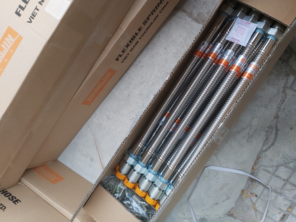 Ống mềm nối đầu phun Sprinkler ảnh chụp tại kho