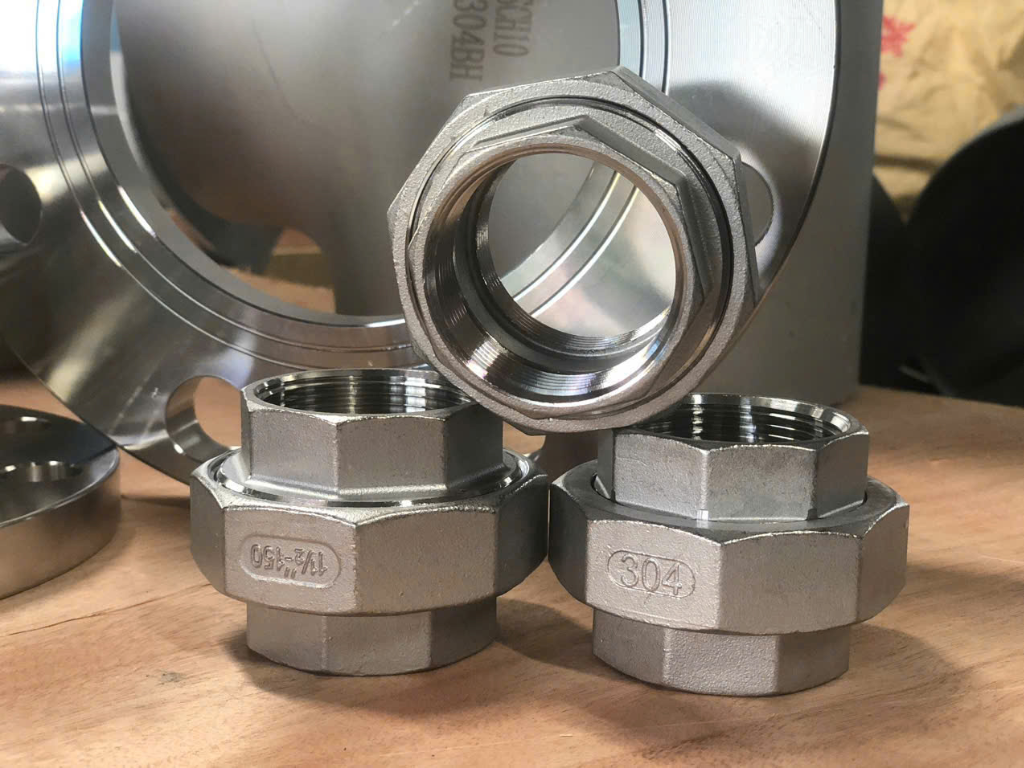 Rắc co inox chụp tại kho