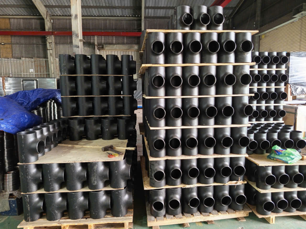 Tê thép ảnh chụp tại kho